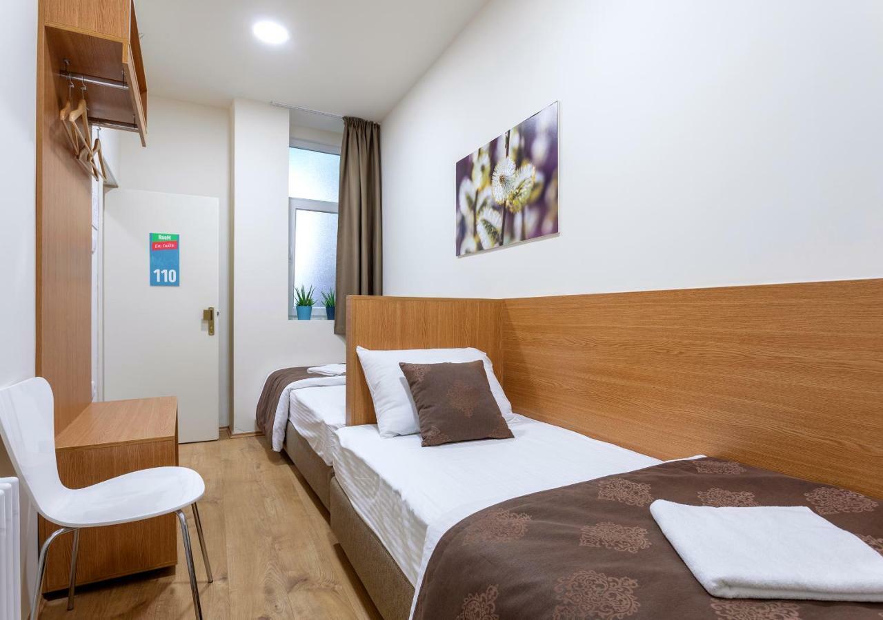 Booking En Suite Belgrad Exterior foto