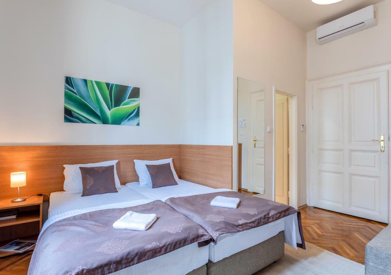 Booking En Suite Belgrad Exterior foto