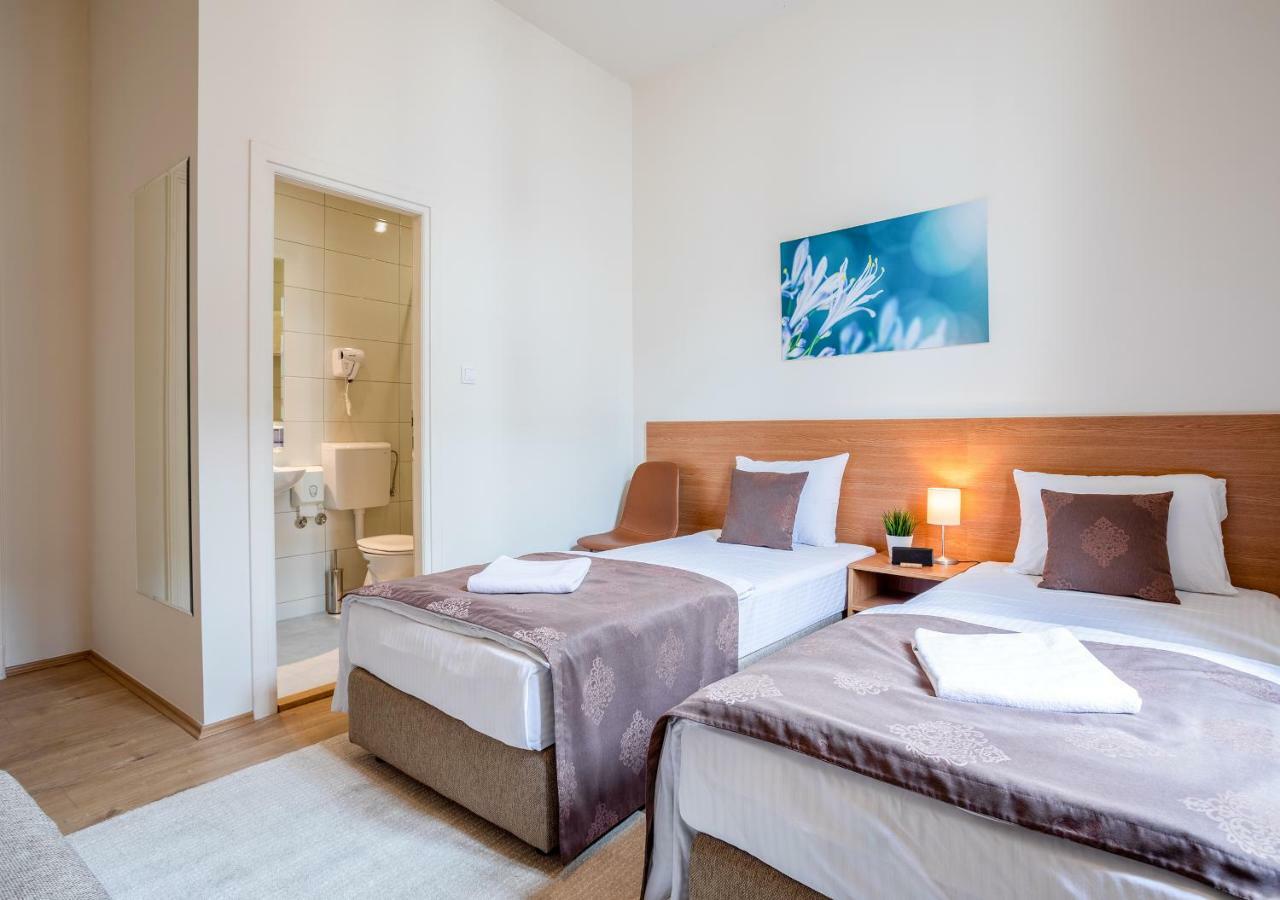 Booking En Suite Belgrad Exterior foto