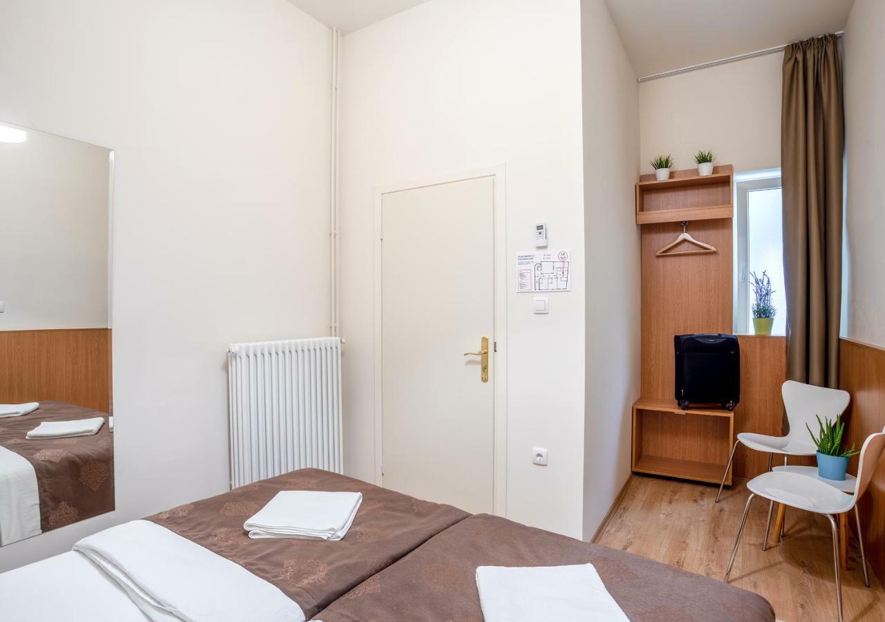 Booking En Suite Belgrad Exterior foto