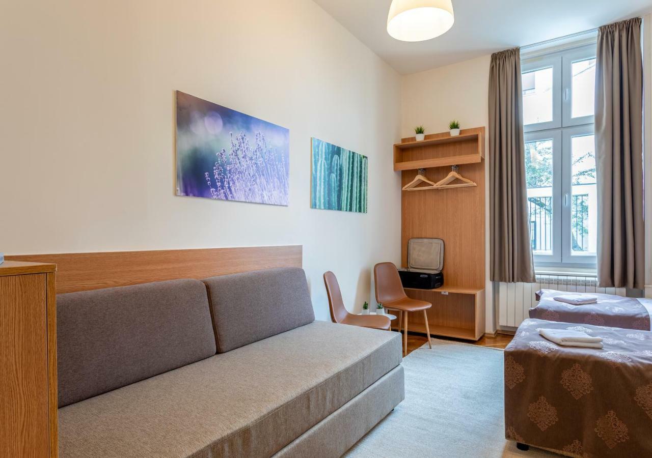Booking En Suite Belgrad Exterior foto